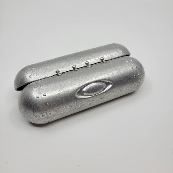 Rare Vintage Oakley Medium size Metal Vault Torpedo Sunglasses Case Silver - Picture 4 of 8